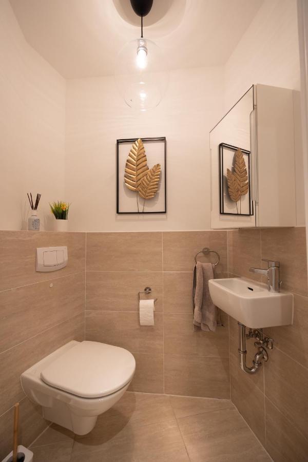 Rooftop Cozy Apartment Near Innerstadt With Ac Vienna Exterior photo